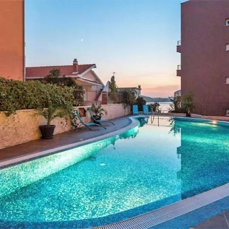 Apartment Getaway Penthouse, Stunning Sun N Ocean Views *
