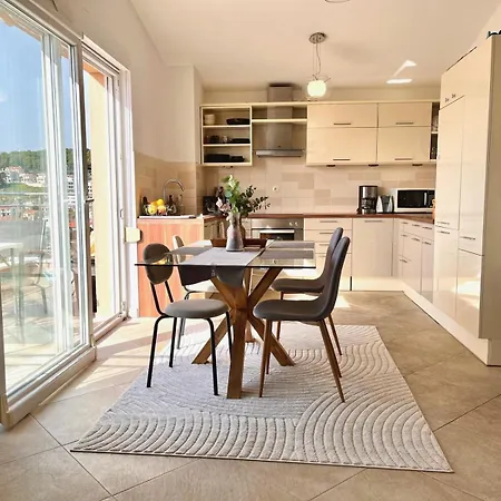 Getaway Penthouse, Stunning Sun N Ocean Views * Trogir