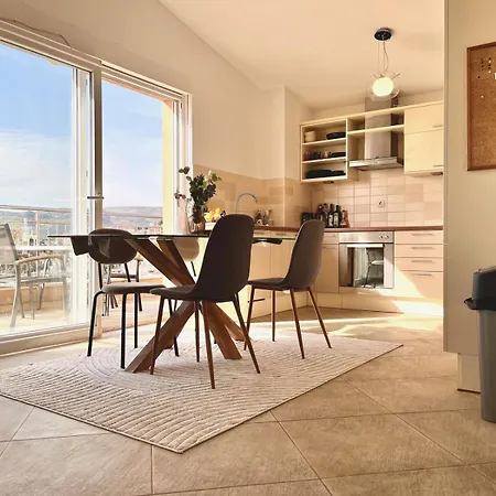 Getaway Penthouse, Stunning Sun N Ocean Views Apartment