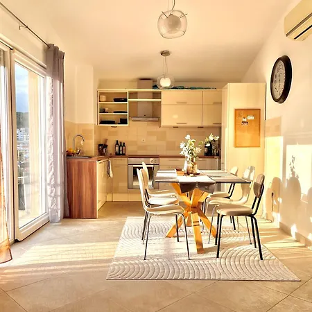Getaway Penthouse, Stunning Sun N Ocean Views Apartment Trogir