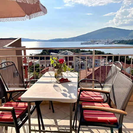 Getaway Penthouse, Stunning Sun N Ocean Views Apartment Trogir